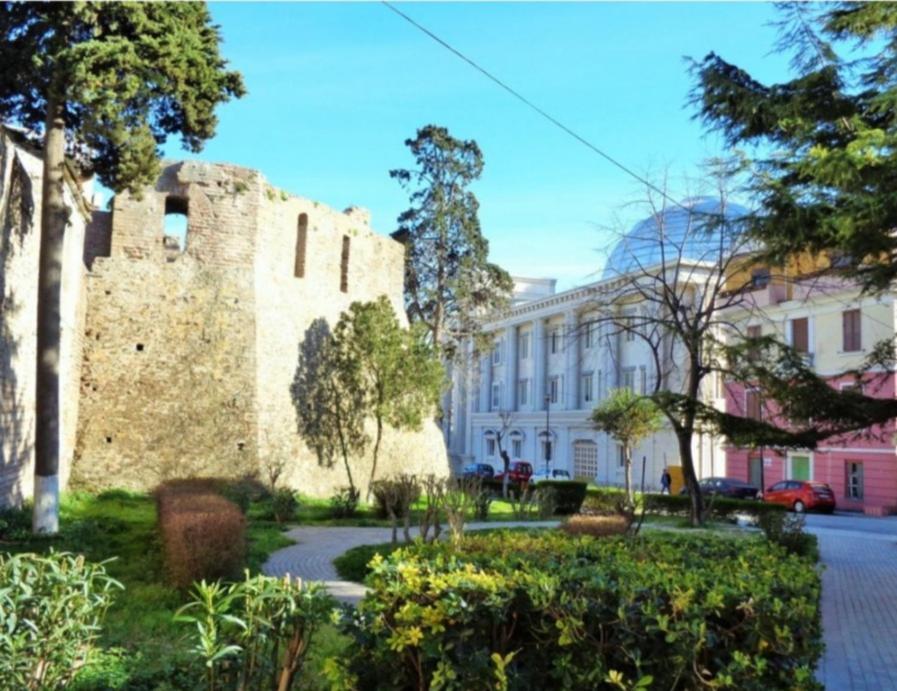 Thopia * Durrës